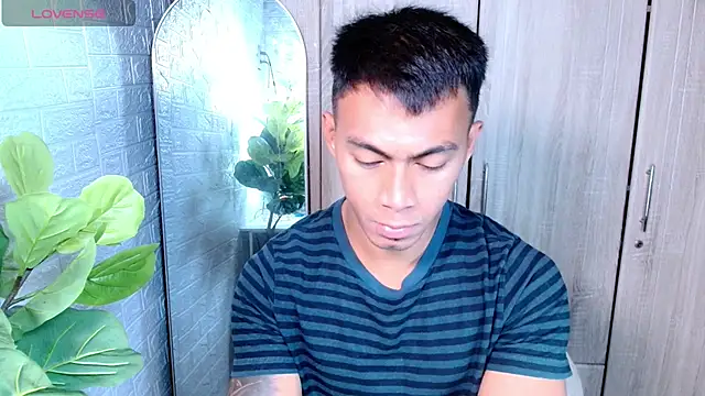 PinooyMilker online show from March 31, 9:49 pm