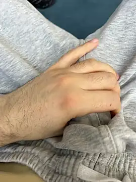 Frankieyyy1 online show from March 15, 7:49 am