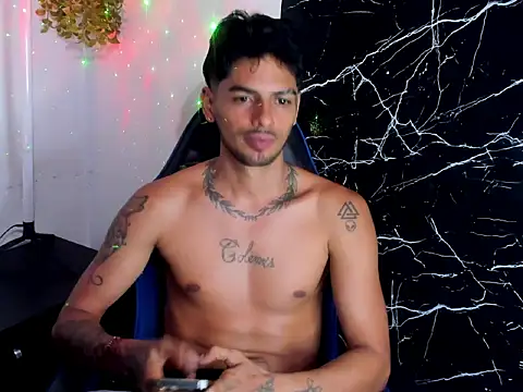 thomasxjackson online show from August 8, 1:34 am