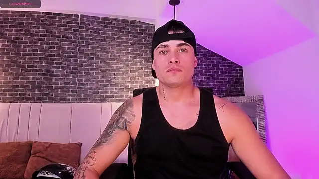 connorsmiith online show from February 16, 11:41 am