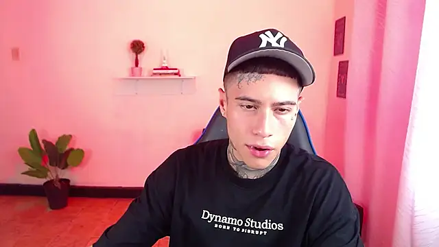 setthomas online show from November 26, 8:34 pm