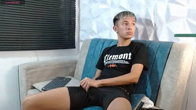 Isaac tan online show from December 4, 10:17 pm