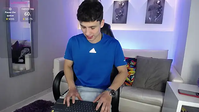 AdrianRinaldi online show from September 10, 9:02 pm