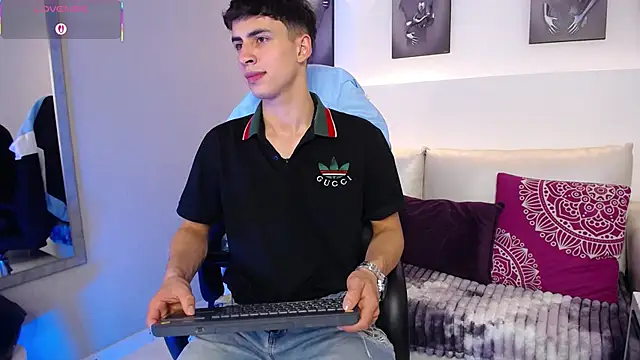 AdrianRinaldi online show from September 27, 9:01 pm