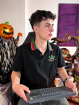 AdrianRinaldi online show from October 31, 8:12 pm