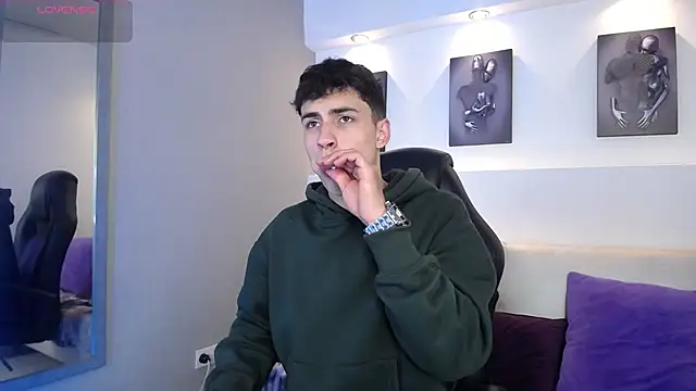 AdrianRinaldi online show from September 30, 7:50 pm