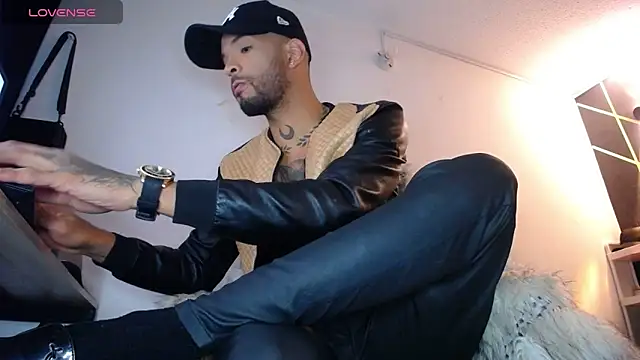 LickMyInk online show from January 17, 9:23 am