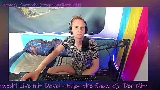 Snapshot of DaveLindau chatting on October 15, 11:18 am DaveLindau online show from October 15, 11:18 am