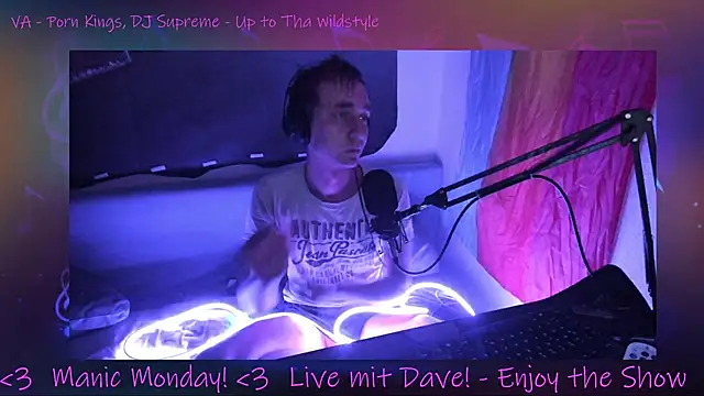 Snapshot of DaveLindau chatting on October 20, 8:46 pm DaveLindau online show from October 20, 8:46 pm