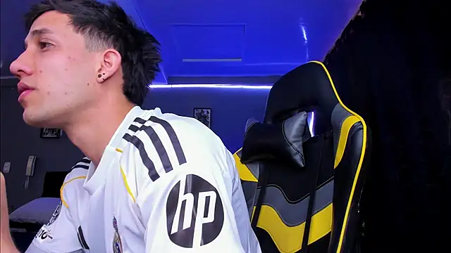 alexgiraldo   online show from November 13, 4:00 pm