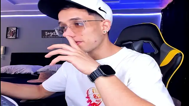 alexgiraldo   online show from October 9, 1:16 pm