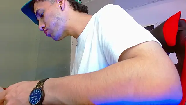 alexgiraldo   online show from July 18, 1:34 am