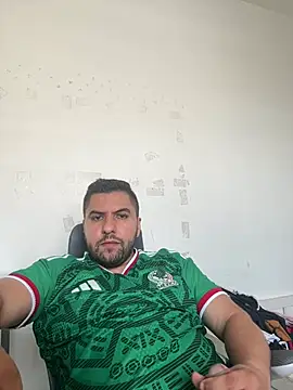 raulgzz4 online show from June 19, 6:46 pm