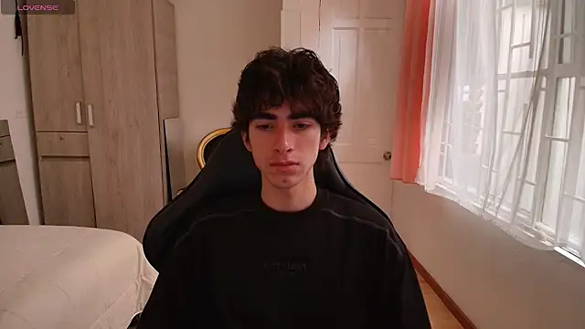 Nude Boy18 online show from September 19, 9:58 pm