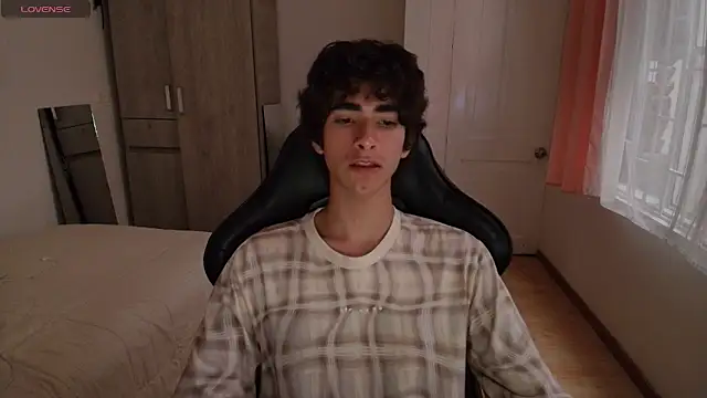 Nude Boy18 online show from September 17, 9:27 pm