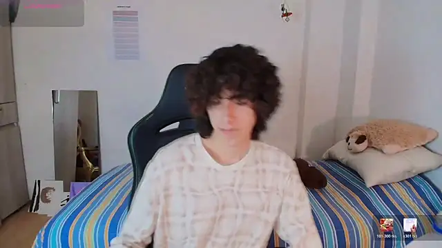 Nude Boy18 online show from March 4, 9:22 pm