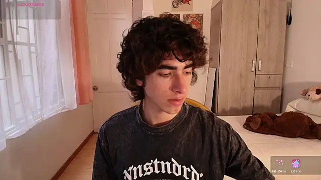 Nude Boy18 online show from November 10, 10:04 pm