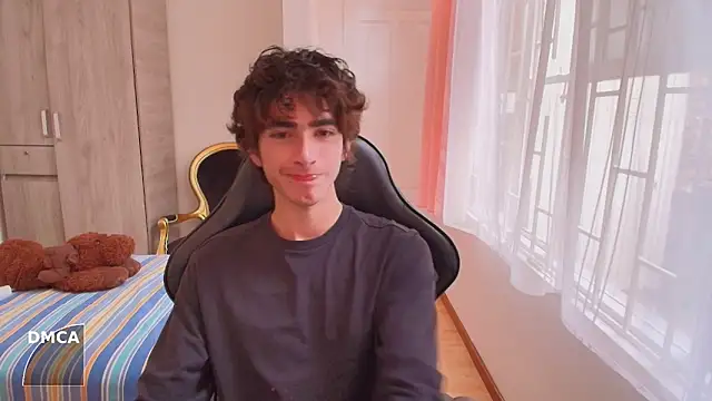 Nude Boy18 online show from October 4, 8:46 pm