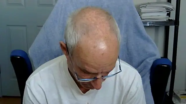 funone1999 online show from October 23, 8:34 pm