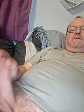 pettson72 online show from April 21, 8:37 pm