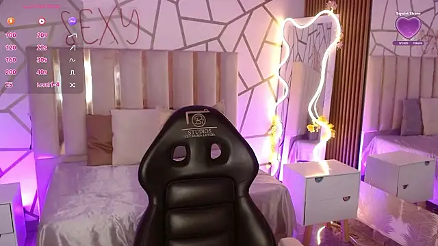 CYRUS TAY online show from March 18, 1:14 pm