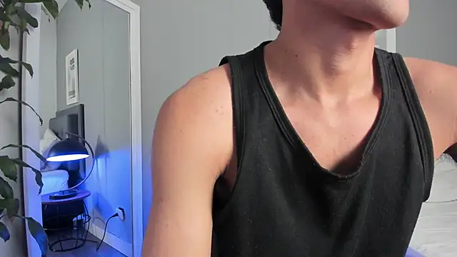 Snapshot of Tylerffoxx chatting on October 9, 7:19 pm Tylerffoxx online show from October 9, 7:19 pm
