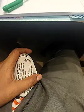 hotboy43339 online show from February 26, 8:48 am