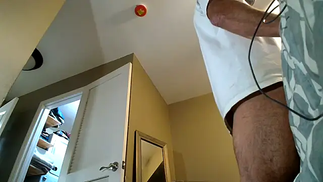 Snapshot of LeeCox chatting on October 20, 7:23 am LeeCox online show from October 20, 7:23 am