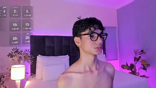 Phillicious   online show from November 12, 11:20 pm