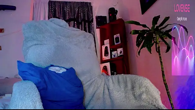 Edwardjonnes online show from November 25, 1:29 am