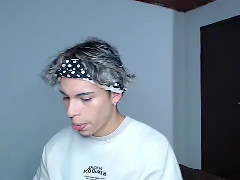 john vichenso online show from October 30, 10:33 pm