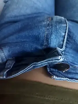 comobucetinhas online show from December 4, 9:33 pm