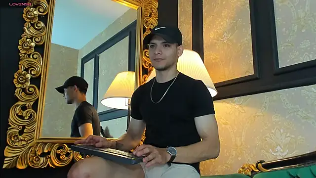 AlessandroKiing online show from July 3, 10:23 pm