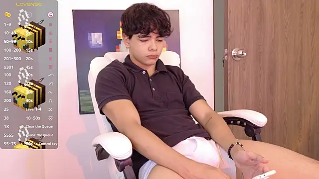 an drew18 online show from February 1, 2:49 pm