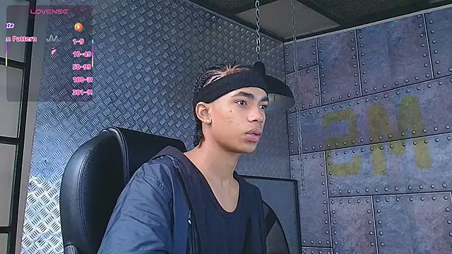 Snapshot of AlanCutee chatting on October 4, 11:48 am AlanCutee online show from October 4, 11:48 am