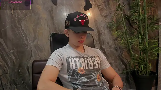 Eryonbradley online show from March 12, 11:29 am