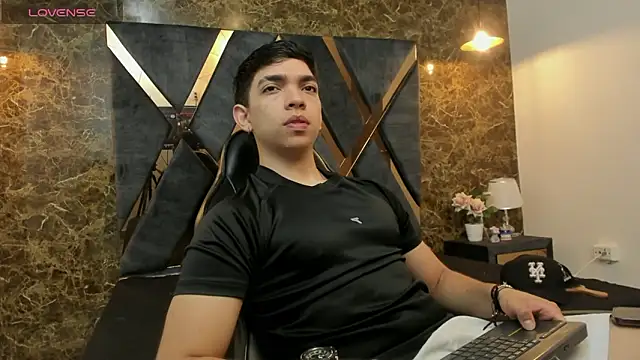 Eryonbradley online show from February 24, 11:33 am