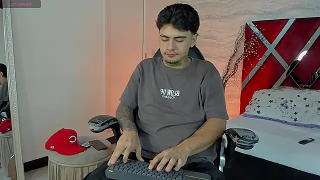 JamesDeker online show from October 22, 9:40 pm