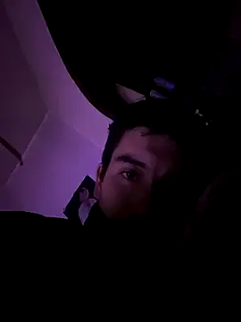 Snapshot of gb7572 chatting on October 30, 4:25 am gb7572 online show from October 30, 4:25 am