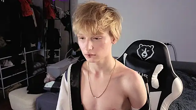 Your avatar online show from October 23, 11:51 pm