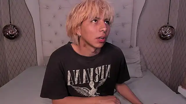 OliIverr22 online show from October 27, 5:26 pm