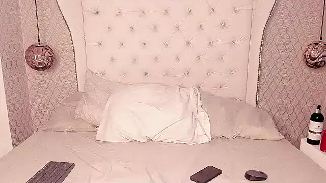 OliIverr22 online show from October 19, 1:03 pm