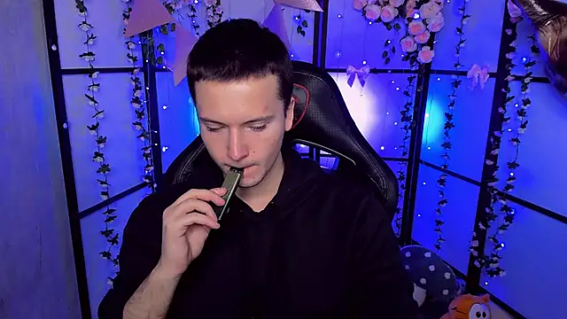 ZackNeal online show from October 14, 5:47 am