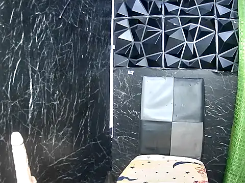 Yourhotdodz online show from November 25, 5:04 pm