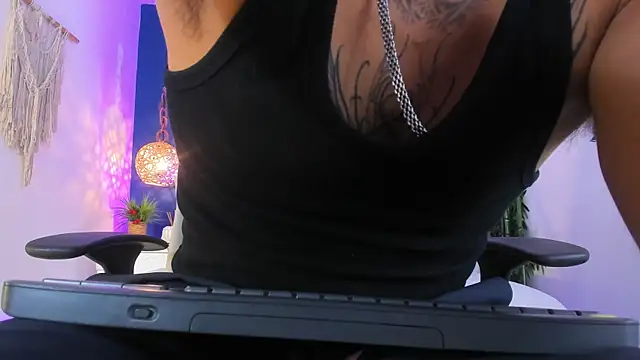 Donovan Desmond online show from February 25, 1:28 am