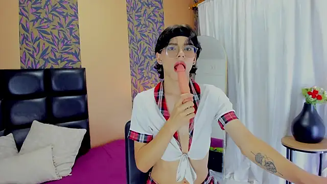 mysterius boy online show from October 7, 4:38 am