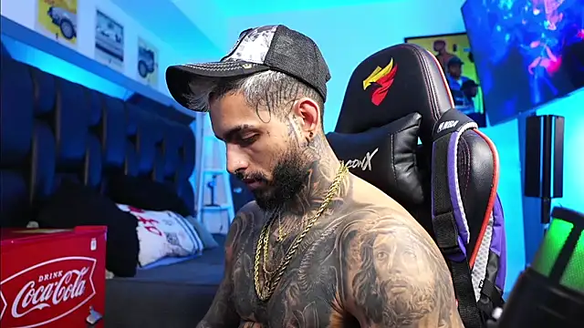 logan hugh8 online show from March 3, 7:16 am