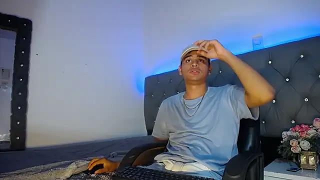 Charlie Cock  online show from November 25, 4:03 am