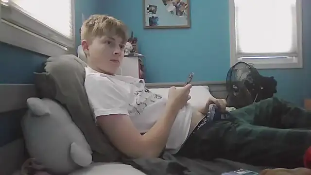 Liam axel35 online show from December 5, 8:49 pm