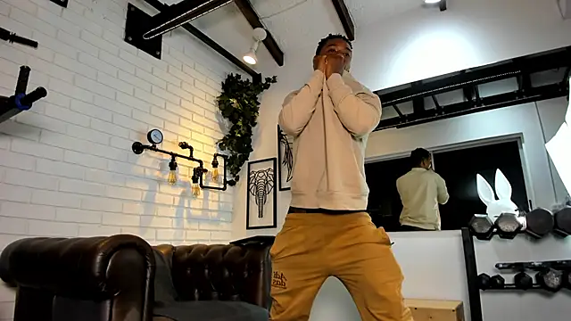 ItaloMoore online show from September 23, 11:20 am